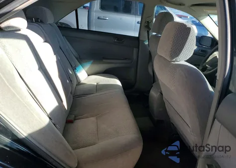 2003 Toyota Camry Le z USA, uszkodzony, nr VIN 4T1BE32K73U205429